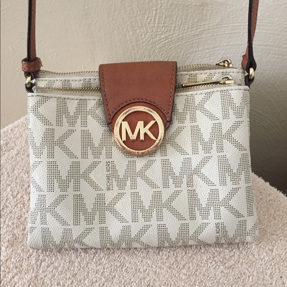 Michael Kors Handbags - Michal Kors crossbody